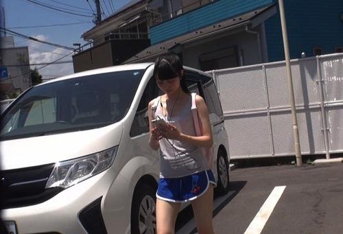 この娘ノーブラ！？まな板おっぱいド貧乳でもとんがり乳首立ち丸見え〜ｗｗｗ富山のコンビニロリ美少女って最高！！！