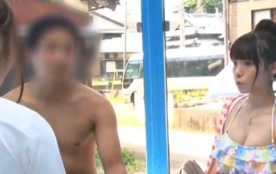 《水着アンケートナンパ》◆巨乳スレンダー女子大生◆エステ体験モデルの偽企画で同級生に素股マッサージ♪イキ我慢しながらも発情！！ギャル男友達と生ハメファック