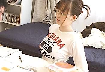 おっぱい丸見えじゃんｗｗｗご近所の爆乳奥さんがデッロデロに胸元もあそこも緩い！！無防備すぎて勃起不可避！！即ハメ中だしレイプ！！