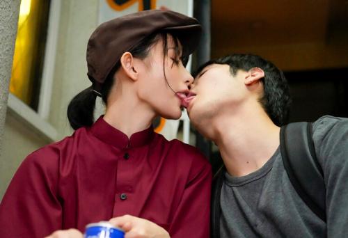 【宮島めい】『ちゅぱ、ちゅぱ』飲みにいき酔った勢いでそのままホテルで関係を持ってしまう。その後もバイト明けや休憩中の・・