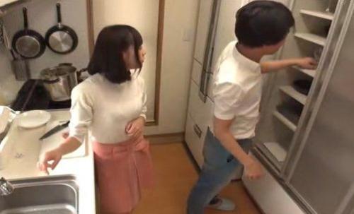 「2人でセックスなんてするわけない」姉弟！反り返る勃起チ○ポ！それを見た姉は思わずオマ○コが熱くなっちゃう！＜エロ企画＞