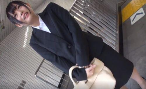 あなたよりモテる友達紹介してください！親友ま●こに入れたばかりの生ち●ぽをぬぷっと挿して優秀卵子と連続子作り中出しSEX