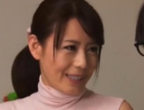 【三浦恵理子】医者になるために学校で女子に身体を触らせてくれと頼んだら嫌われたと言う息子の為に母自ら女体をさしだす！
