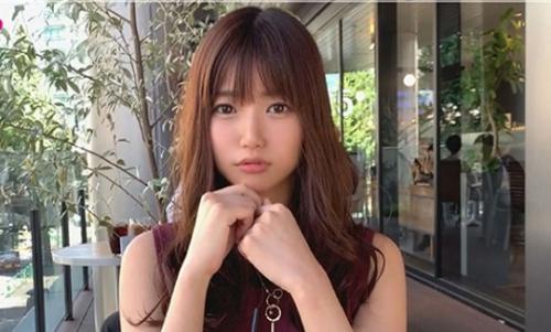 【素人】)ルックスはビシッ！とした美人感、清楚感、でも何処かフワフワ感ある雰囲気を醸し出す。あと、なんかエロい・・・