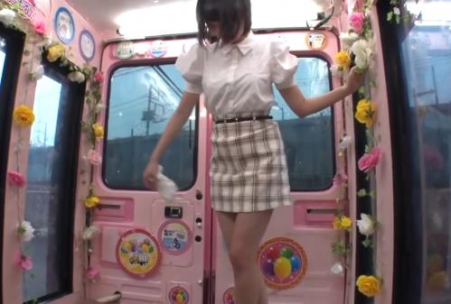 ＜マジックミラー便＞学力と集中力向上の為と称し人生初の顔面騎乗クンニインタビューに挑戦！執拗に舐められ赤面お漏らし大絶頂！
