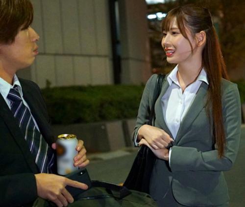 【明里つむぎ】ノーパンノーブラの無防備な部屋着で僕を誘ってる？しかもメイク落としてすっぴん姿が激カワ！