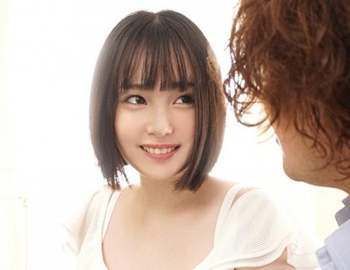【愛宝すず】誰かさんに超似ている！！美巨乳は絹のような滑らか純白Gカップ。絶対的に守ってあげたい原石新人がデビュー！
