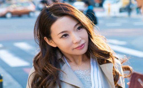 ＜素人＞こんな醜態をさらしたことがないほど乱れた美熟女！デカチンにうっとりしてたら即ズボで快感マックスアクメイキっ！