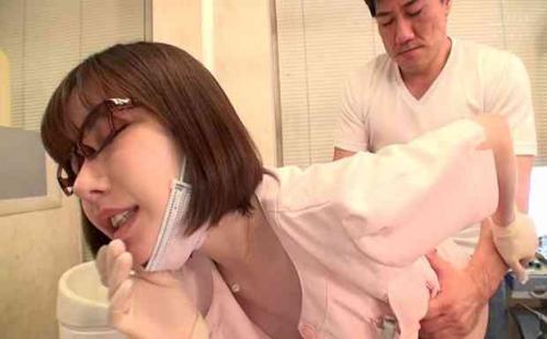 【深田えいみ】バックされちゃうｗ・・いやバックしてほしかった？歯医者さんで男を誘惑ｗ