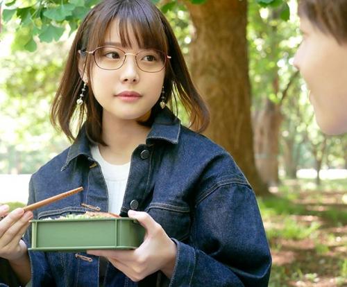 【八木奈々】清楚美人な彼女がデカチン棒でイキまくり！エロエロ淫乱ビッチなメガネ美少女に顔射するエロエロセックス!！