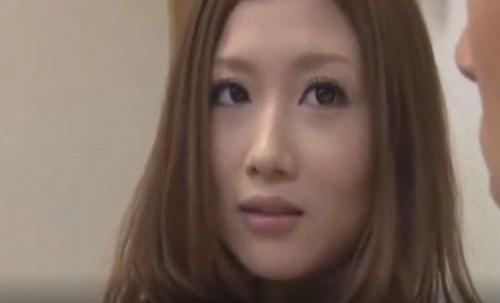 「昨日義姉さんの身体みたから興奮しちゃって」「ウソ！冗談でしょ・・」家族が近くにいるのにじゅるじゅるフェラ激しめセックス