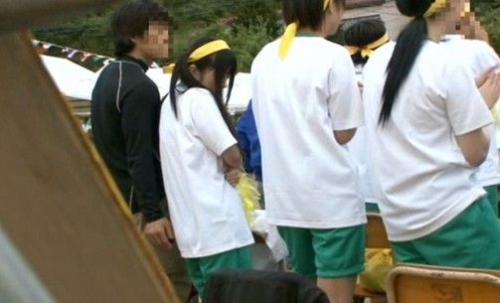 ＜jc運動会＞痴●される恐怖と同級生達にバレる恥ずかしさで硬直した身体が嫌がりながらも感じだし快感に負けていく姿は必見！