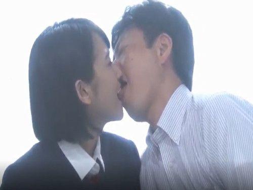 ＜ザ・マジックミラー＞父娘は未成熟なオマ○コへ義父チ○ポを生挿入で何度も連続中出し！義父と娘にふれあいミッションに挑戦！