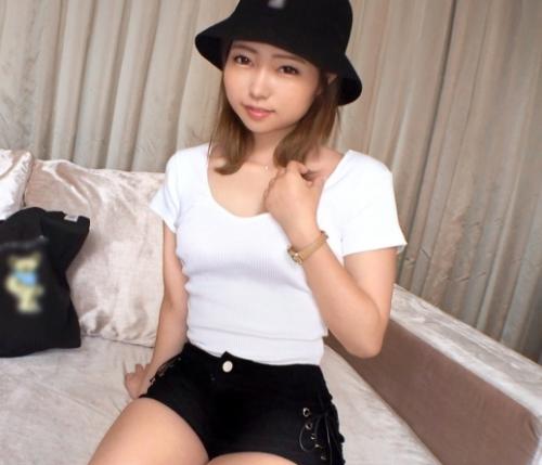 【素人】汗拭きシートのモニター調査のフリしてホテルに連れ込んだ短大生！発情した男優のSEXに甘美な声をあげる！