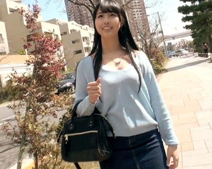 ＜素人＞なんか「エロい」オーラがプンプンしてくる美少女！？19歳で経験人数400人！？精子をかけられ、放心状態・エロい！