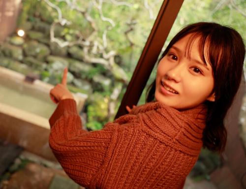 【小倉七海】『見て！露天風呂があるよーっ♡』車中ではいちゃラブデート！温泉宿についたら早速混浴のいじくりあい！
