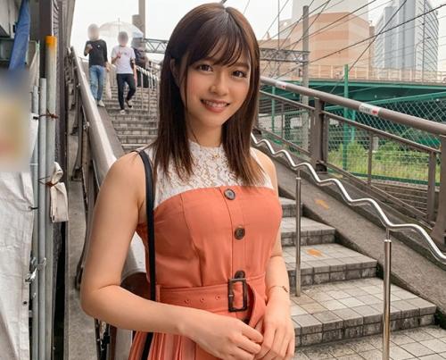 【奏音かのん】最近主流のSNSでゲットした美少女！剛毛マ〇コからあふれ出るラブジュースを吸い取って濡れまくりアソコへ挿入