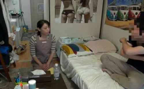 ＜熟女＞「若いち〇ぽ、たまんなぁぁぁい～」実は、若い男と今すぐにでもヤリたい性欲旺盛なマダム