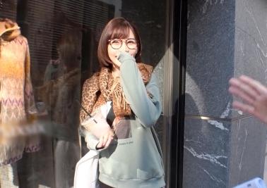 ★メガネ★スタイルが良くカラダ付きがきれいなので見ていてほれぼれ！！とろんとした目も色っぽい【深田えいみ】