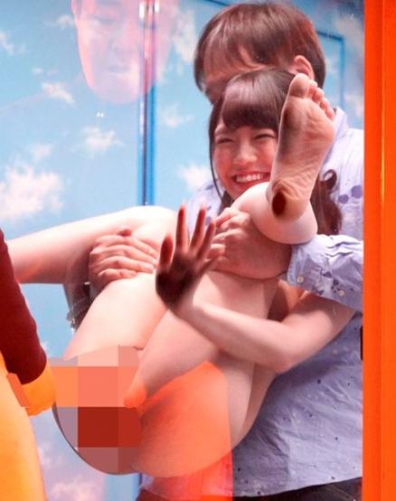 ＜MM号＞新成人が皆さんにセックスを見られイキまくる！中から外が見えず、外から中が見える！そんなマジックミラー号
