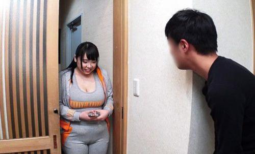 ＜ぽっちゃり＞貧乏で水道代が払えない！水をあげるとお礼にということでヌードモデルをお願いしたところ爆乳すぎてびびったｗ