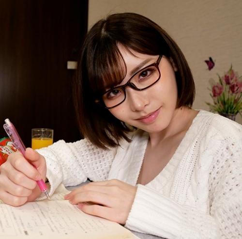 「わたし、彼氏さんのこと好きになってもいいですか？」チンポをこっそり触る小悪魔誘惑「挿れたくなってきちゃったなぁ。」