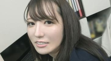 【素人】デカパイ就活女子大生がマ○コを弄られながらオンライン面接。指やオモチャで彼女のパイパンマ○コにイタズラ！！