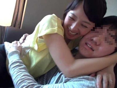 【熟女】『も～カワイイからおばさん抱きついちゃう♥』若いチ○ポを極上奉仕！童貞卒業に導く絶品熟女ｗｗ