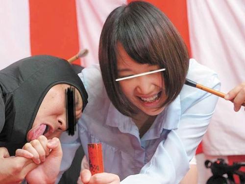 【企画】くすぐりガマンで腕相撲勝負！負けたら残念即ハメ罰ゲーム！！➡負けた結果ｗｗｗ