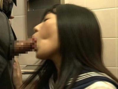 【ヘンリー塚本】公衆便所で肉便器になる痴女JK！性欲の巣窟で密室Fuckに悶えちゃう淫乱少女！！