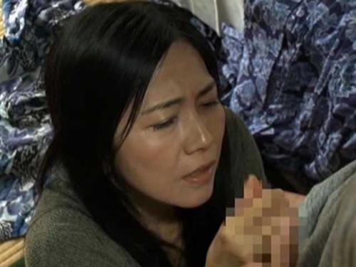 【ヘンリー塚本】いけない事とはわかってる…一度は枯れたおばさんのあくなき性欲が乱れ咲き！！
