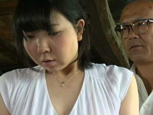 【ヘンリー塚本】娘のおっぱいにムラムラ興奮！胸チラに欲情、義父が娘に迫り・・・