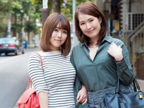 【素人ナンパ】友達みたいに仲良しの美人母娘！２人まとめてナンパ成功で母娘共々乱れまくりの乱交SEXｗｗｗ