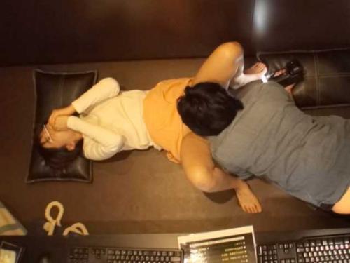 【企画】素人男女がネカフェでエロミッションに挑む！声我慢で即ハメFuckできるのか！？