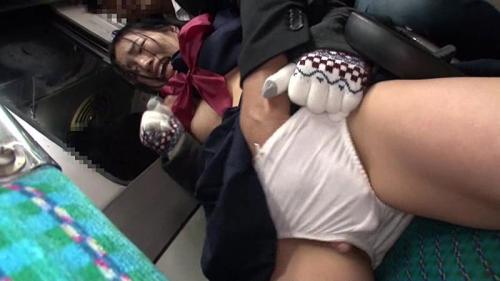 【レイプ】バスで後ろの席の男に痴漢され、怯えながらも痙攣するｊｋ！！