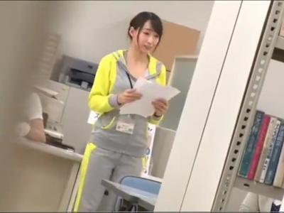 /羞恥:スポーツ/『やめて…声でちゃう…』美乳な女の子に図書館でセクハラ！マン汁糸引きまくりの発情しまくり！何度も見たくなる作品