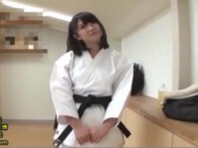 道着を着たロリ美少女と濃厚H！！スポーツ女子に生挿入して膣内射精！魅了される映像