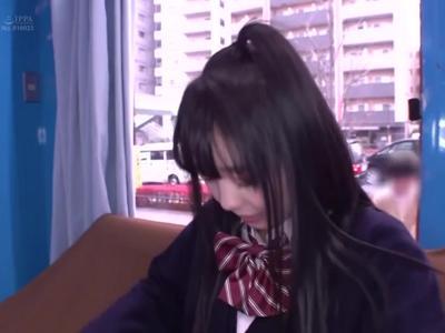 /外見える!?:JK/女子校生がずらりと並んだ男性器からカレシを見る企画で他の男にハメられる！抜けすぎ注意な18禁動画