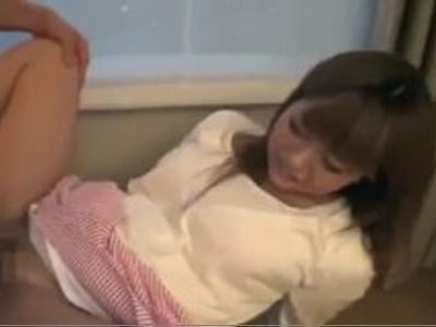 /企画:エロ動画/「入っちゃってます！」激カワ美少女に素股お願いして、隙を見てチンポ挿入！ホットなエロ動画