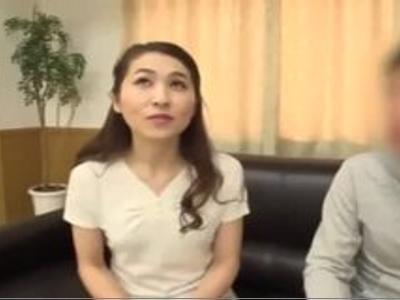 /熟女:素人/おばさんをナンパして息子と同じくらいの若者青年の筆おろし！今日のおかずに決定のめちゃシコ動画