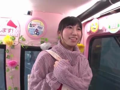 /素人ナンパ:外見える!?/ナンパした学生をエロエロカーに連れ込んでスケベインタビューで赤面感じまくり！勃起不可避のメチャ抜け映像