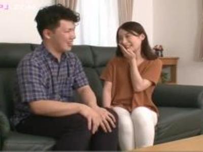 /人妻:エロ動画/『私でいいの？』チェリー君に母性本能をくすぐられた人妻がやさしくエロ責め！エロすぎ注意な18禁映像