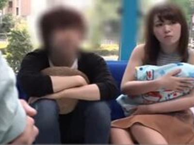 /マジックミラー:寝取られ/人妻2人を車内に連れ込んで素股からの不倫！旦那を忘れて感じまくる欲求不満な人妻たち！スケベ注意なR18動画