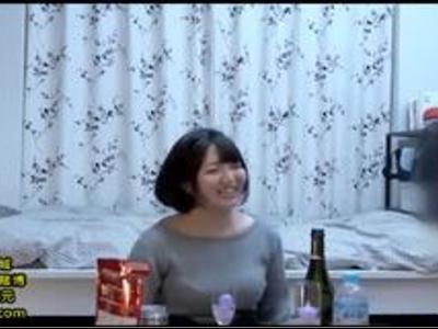 /美乳:ナンパ/ボインな色白な女の子を自宅に連れ込んでH盗撮しちゃった！魅力的な女の子