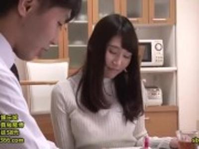 /人妻:主婦/爆裂ボディの欲求不満妻が息子の友人を誘惑してH！抜けすぎ注意な18禁映像