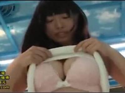 /美少女:水着/極小水着の美女がエッチなご奉仕！プルルンおっぱいで気持ちよさそうなチチスリ！興奮しちゃうAV