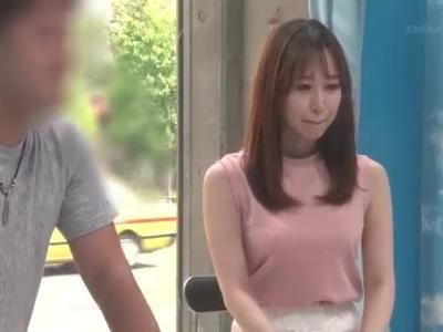 /外見える!?:主婦/激カワ人妻がエッチなマッサージで濡れ濡れ！そのまま寝取って膣内射精しちゃった！男性におすすめのR18映像