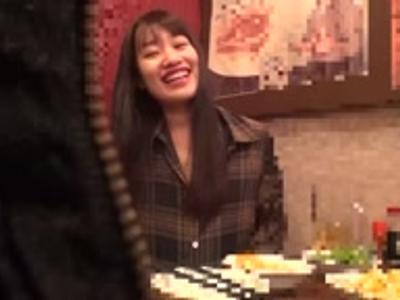 /人妻:盗撮/『旦那がかまってくれないの』寂しく飲んでた人妻を口説いて不倫隠し撮り！フル勃起注意なエロ動画