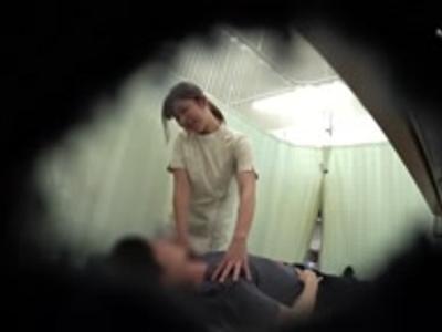 /人妻:若妻/マッサージ師の美人奥様を口説いてHしちゃった！女性が見てもいいエロ映像