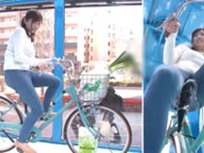 /人妻:主婦/買い物帰りの人妻がエロエロ自転車に挑戦して我慢できずに潮吹きまくり！見ると興奮しちゃうエロ動画